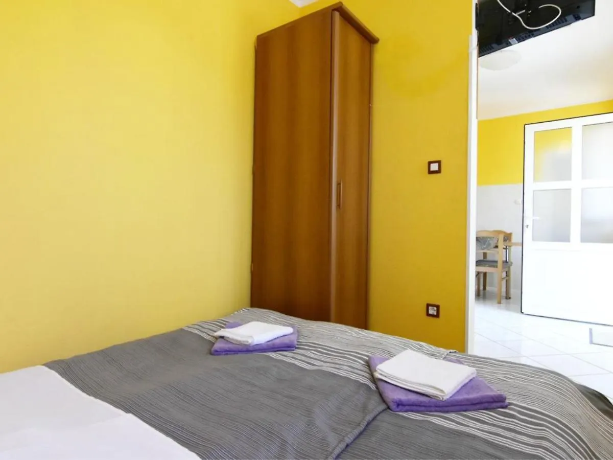 Apartmani Milos ウマグ ゲストハウス