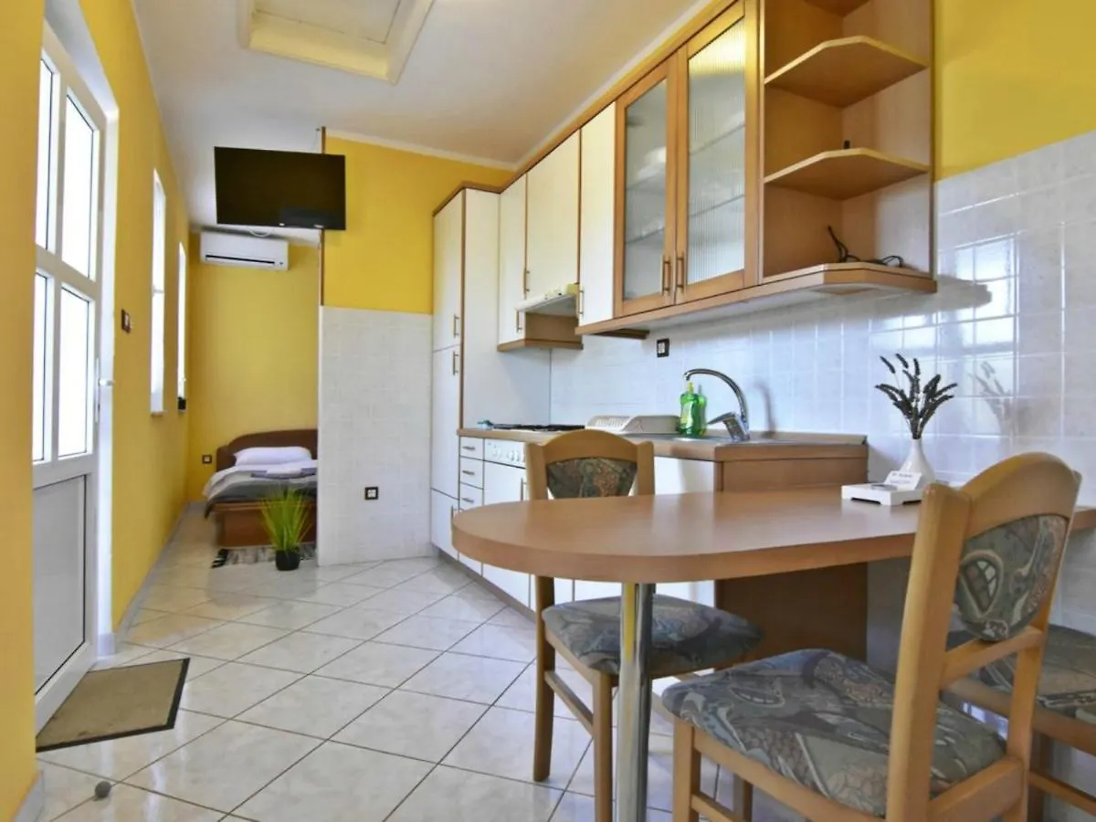 Apartmani Milos ウマグ ゲストハウス